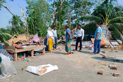 ঝড়ে ভোলায় নিহত দুইজনের পরিবারকে ২৫ হাজার টাকা করে অনুদান