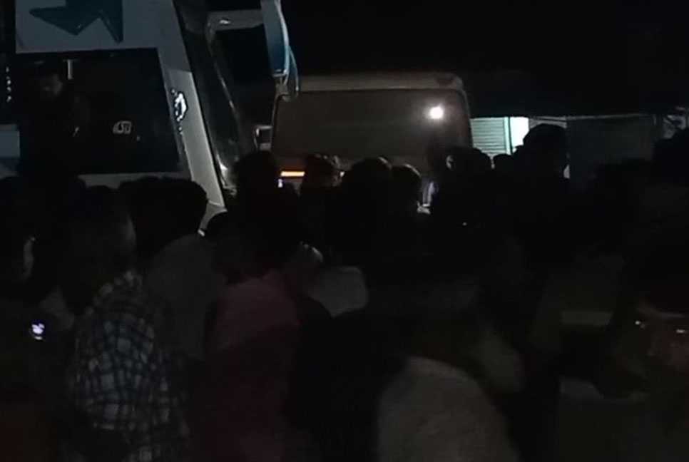 মেহেরপুরে সড়ক দুর্ঘটনায় নারী নিহত, সড়ক অবরোধ