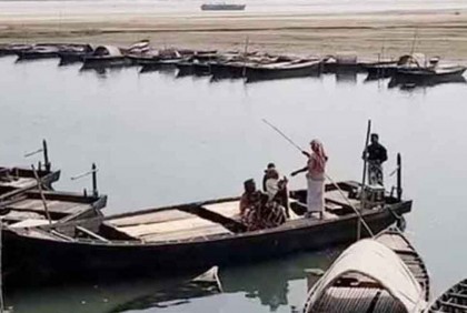 পদ্মা নদীর খেয়াঘাটে সিন্ডিকেট, একটি ডাবের টোল ৩০ টাকা!