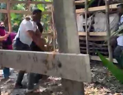 মারপিটের ভিডিও ভাইরাল, এসআই ক্লোজড

