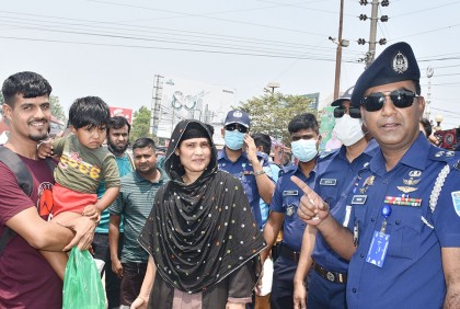 ঈদযাত্রা নির্বিঘ্ন করতে পুলিশ সুপারের ফেরিঘাট পরিদর্শন