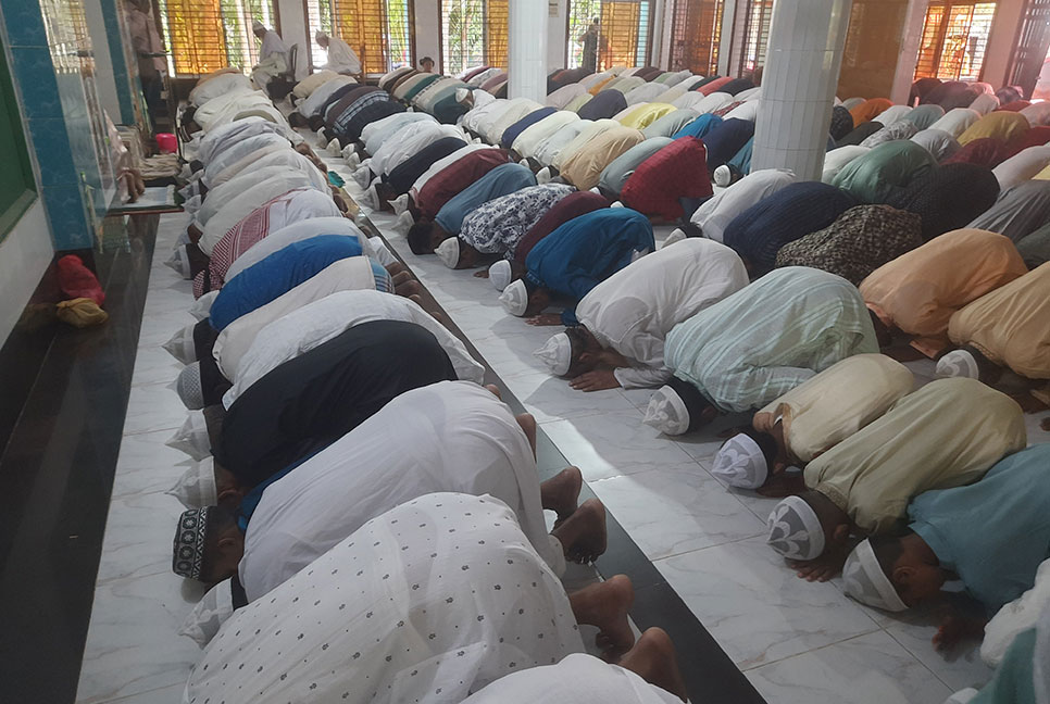 নোয়াখালীতে চার গ্রামে উদযাপিত হচ্ছে ঈদ