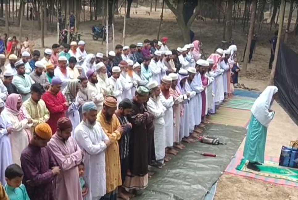 চাঁপাইনবাবগঞ্জে কয়েকটি গ্রামে ঈদের নামাজ আদায়