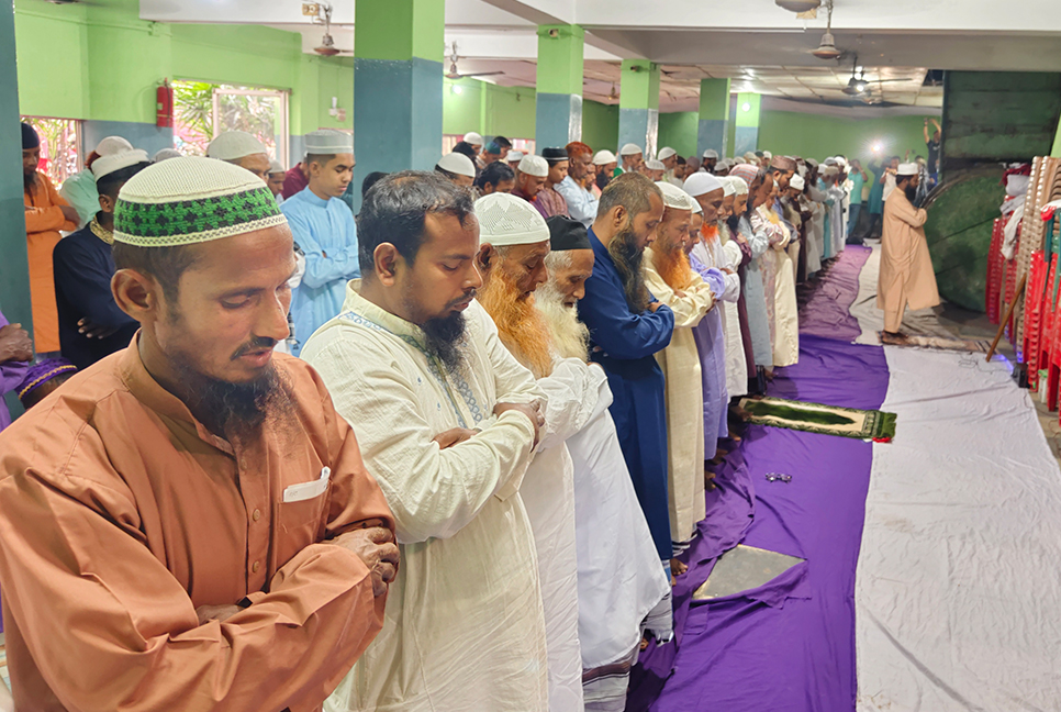 দিনাজপুরের ৬ উপজেলায় পালিত হচ্ছে ঈদুল ফিতর