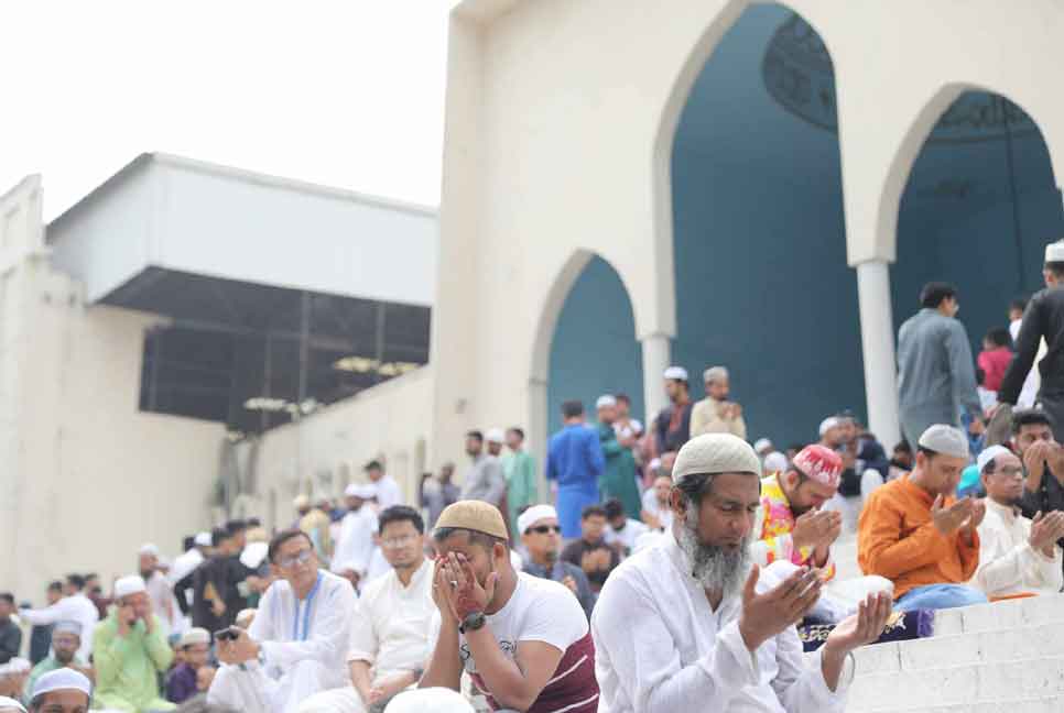 বায়তুল মোকাররমে ঈদের প্রথম জামাত অনুষ্ঠিত