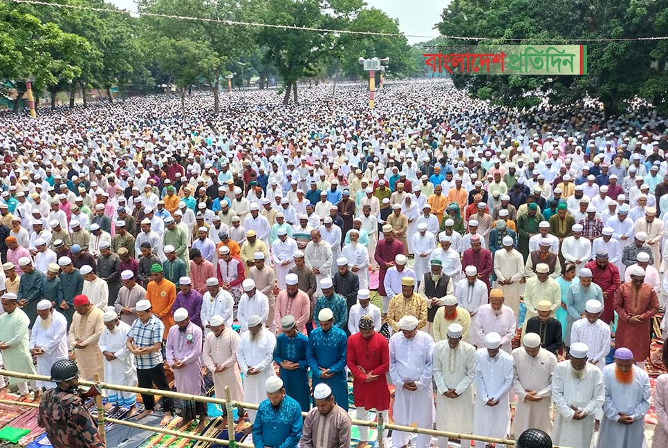 শোলাকিয়ায় স্মরণকালের বৃহত্তম ঈদ জামাত

