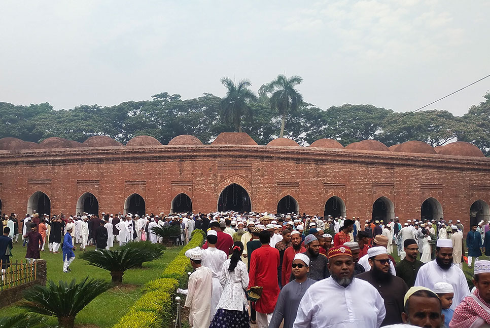 দক্ষিণ-পশ্চিমাঞ্চলে ঈদের প্রধান জামাত ষাটগুম্বুজ মসজিদে অনুষ্ঠিত