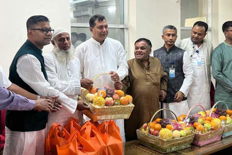 প্রধানমন্ত্রীর পাঠানো ফলমূল ও মিষ্টান্ন পেলেন যুদ্ধাহত মুক্তিযোদ্ধারা 