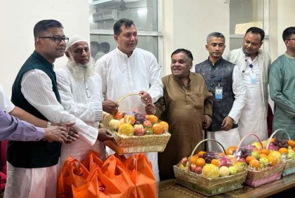 প্রধানমন্ত্রীর পাঠানো ফলমূল ও মিষ্টান্ন পেলেন যুদ্ধাহত মুক্তিযোদ্ধারা 