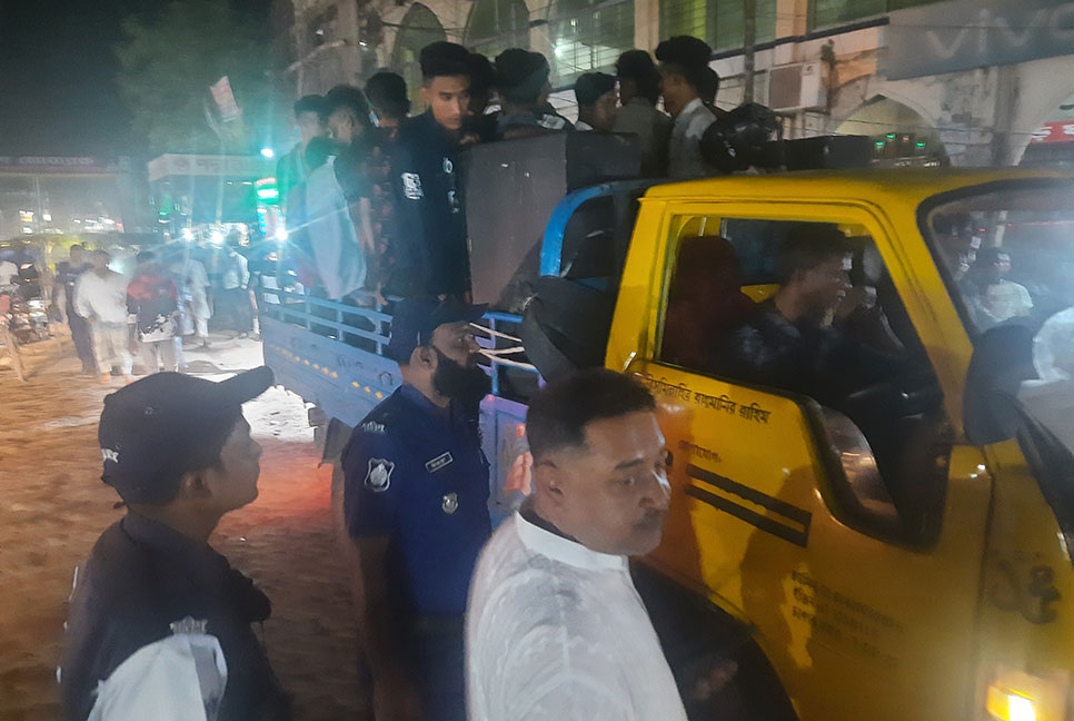 জয়পুরহাটে ডিজে পার্টি রোধে ট্রাফিক পুলিশের অভিযান