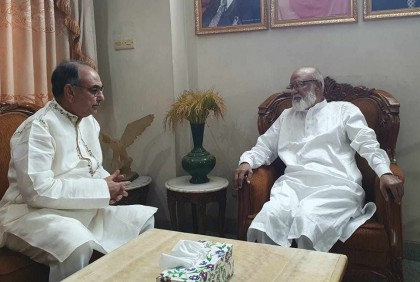 বিএনপি নেতা খন্দকার মোশাররফের বাসায় মির্জা আব্বাস

