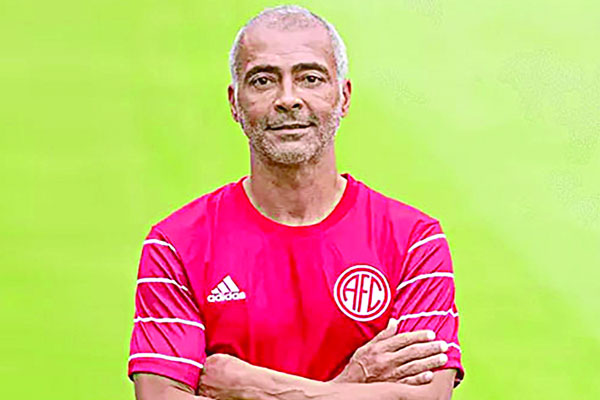 অবসর ভেঙে ফিরছেন মাঠে