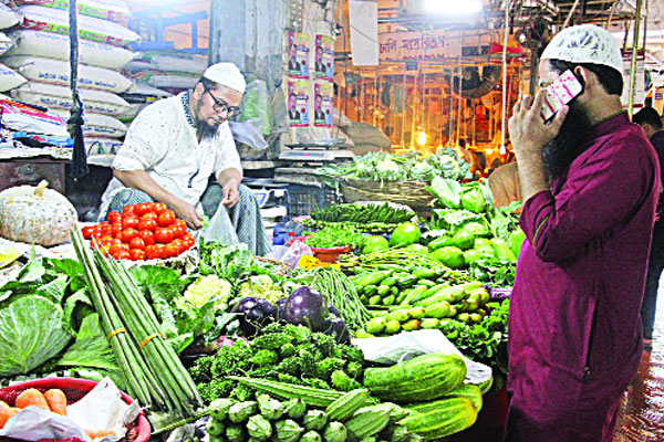 ঈদের পরও সবজি ও মাছ বাজার চড়া