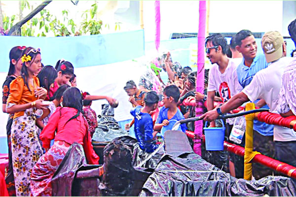 সাংগ্রেং উৎসবে দেশি বিদেশিদের উচ্ছ্বাস