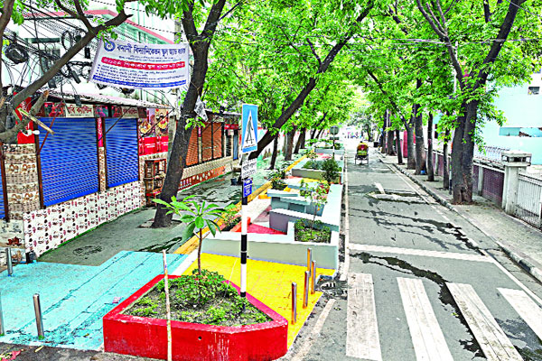 বনানীতে পথচারীবান্ধব রঙিন সড়ক