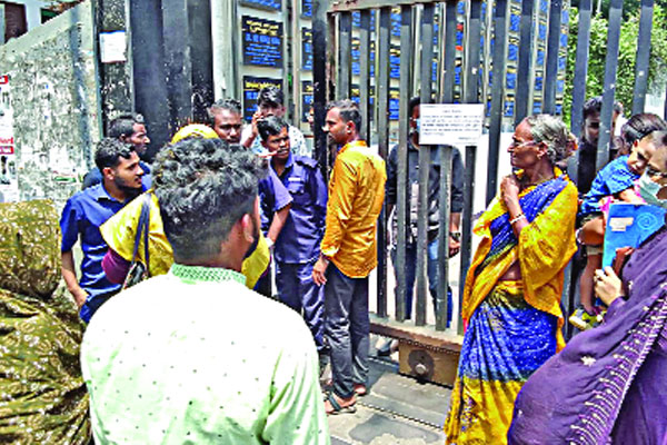 চিকিৎসাসেবা বন্ধ বিপাকে রোগীরা