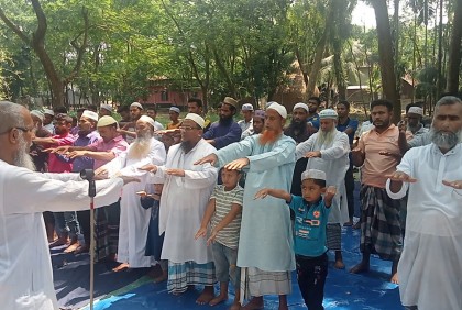 ঝালকাঠিতে বৃষ্টির জন্য নামাজ আদায়