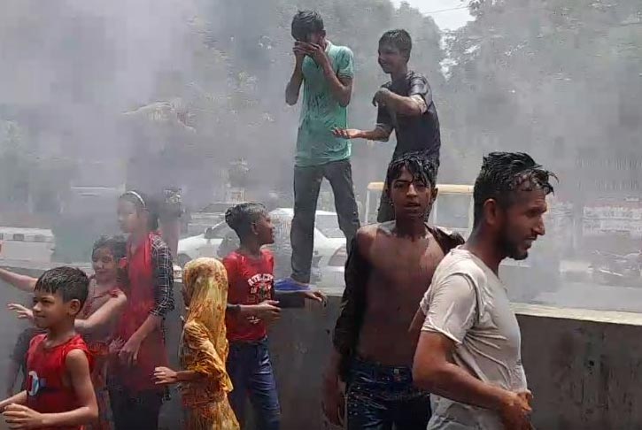 চিফ হিট অফিসারের পরামর্শে ‘ওয়াটার স্প্রে’র ব্যবস্থা