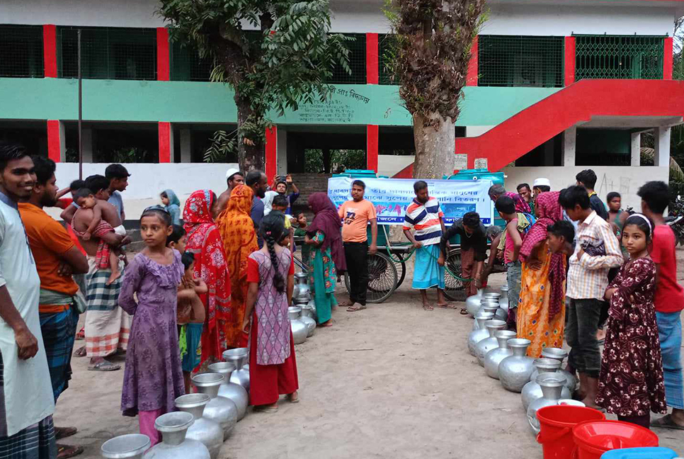 তীব্র তাপদাহে শুকিয়ে গেছে খাবার পানির উৎস, নেই গোসল ও টয়লেটের পানিও