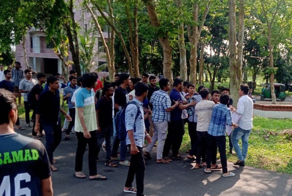 শাবি ছাত্রলীগের আনন্দ মিছিলে হাতাহাতি