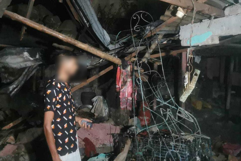 বগুড়ায় বসতবাড়িতে রহস্যজনক বিস্ফোরণ