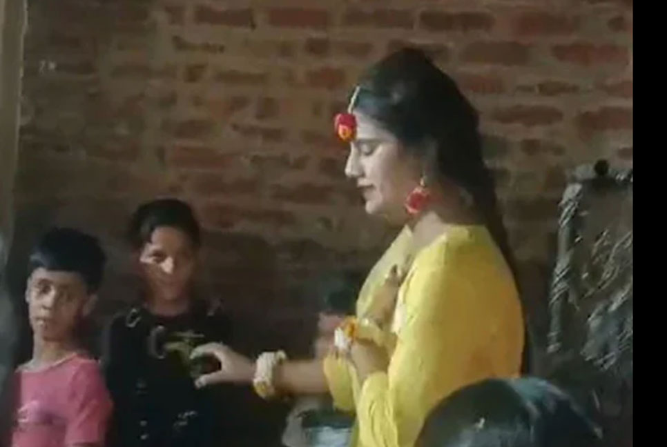 বোনের হলুদ অনুষ্ঠানে নাচতে নাচতে মৃত্যুর কোলে ঢলে পড়ল তরুণী!
