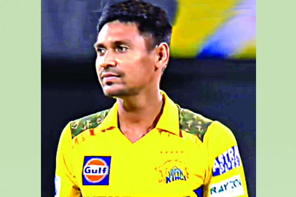 উইকেট শিকারে শীর্ষে
