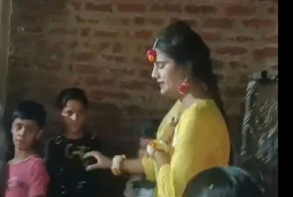 বোনের হলুদ অনুষ্ঠানে নাচতে নাচতে মৃত্যুর কোলে ঢলে পড়ল তরুণী!