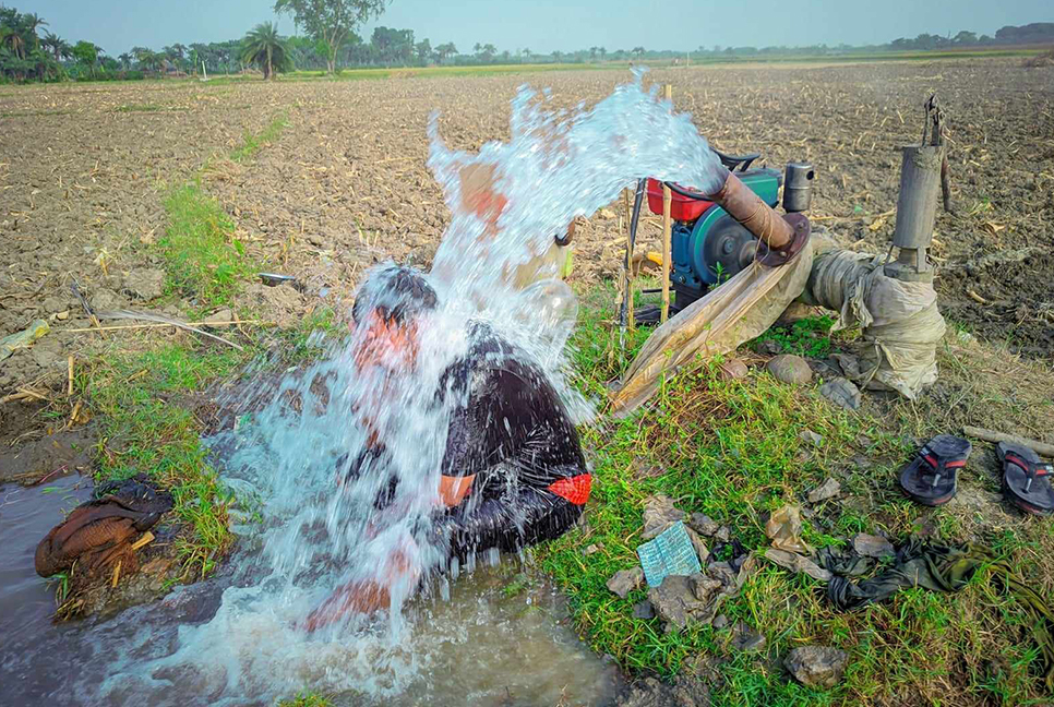 রেকর্ড ভেঙে মৌসুমের সর্বোচ্চ ৪৩.৭ ডিগ্রি তাপমাত্রা চুয়াডাঙ্গায় 