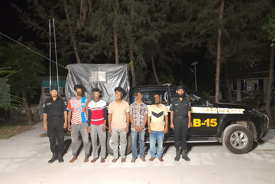 টেকনাফে মাদরাসা ছাত্র অপহরণের ঘটনায় গ্রেফতার ৫