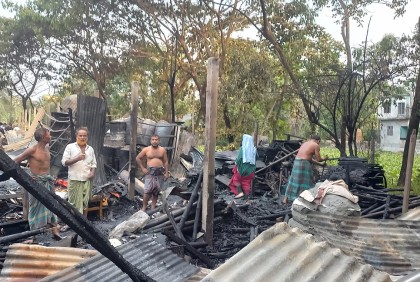 চাঁদপুরে আগুনে পুড়েছে ১২ ব্যবসাপ্রতিষ্ঠান