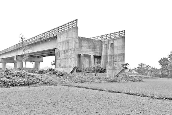 পড়ে আছে ৩৫ কোটি টাকার সেতু