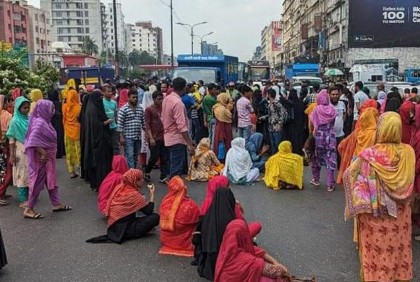 বনানীতে গার্মেন্টস শ্রমিকদের সড়ক অবরোধ