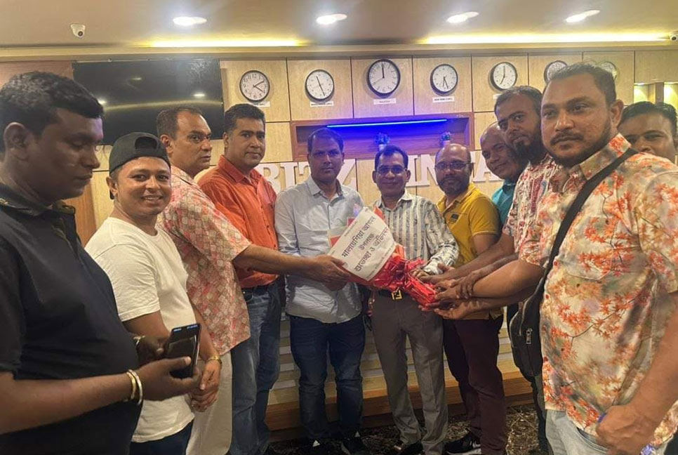 কেন্দ্রীয় স্বেচ্ছাসেবক দলের চার নেতাকে কুয়ালালামপুরে শুভেচছা