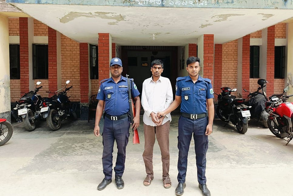 নাটোরে ১৬০ বস্তা চালসহ গ্রেফতার ১