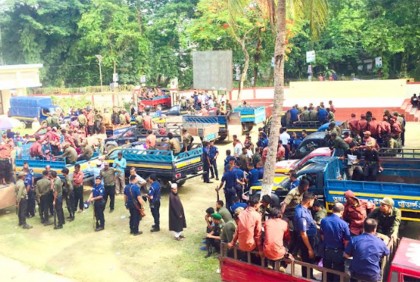 বিশ্বনাথে ভোট কেন্দ্রে যাচ্ছে নির্বাচনি সরঞ্জাম 