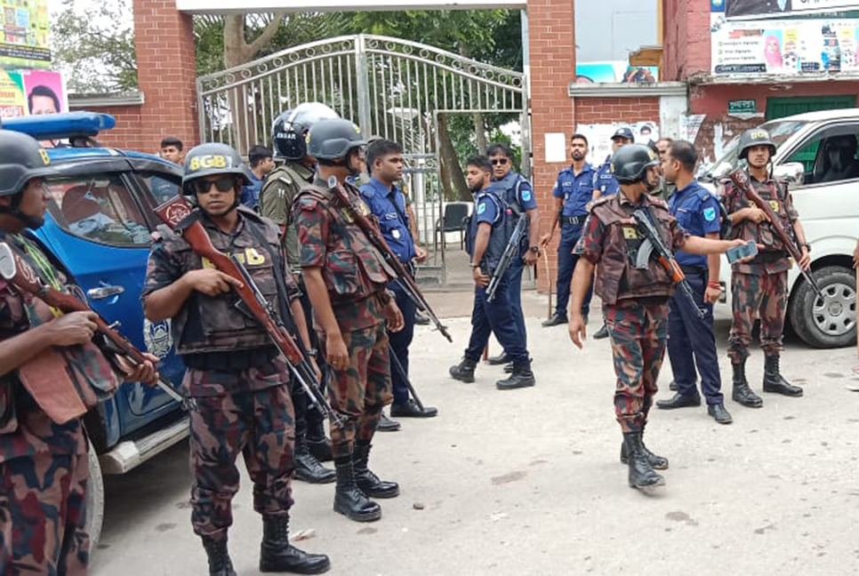 গজারিয়ায় দুই চেয়ারম্যান প্রার্থীর সমর্থকদের মধ্যে সংঘর্ষ ও গোলাগুলি

