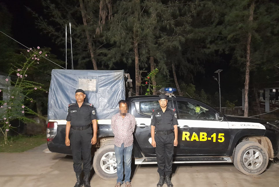 টেকনাফে ধর্ষণ ও মাদক মামলার দুই আসামি গ্রেফতার