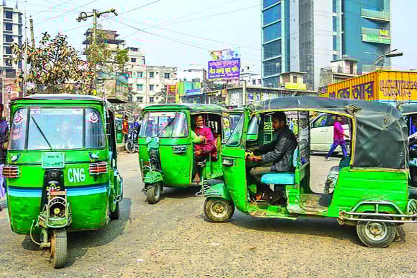 অবৈধ অটোরিকশার ছড়াছড়ি ঢাকায়