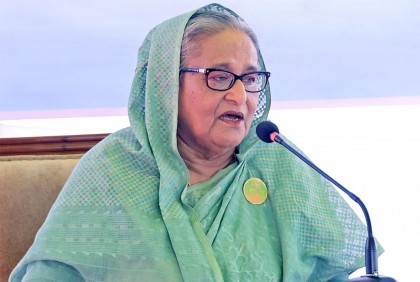 টুঙ্গিপাড়ায় কৃষি ও শিক্ষা উপকরণ বিতরণ করলেন প্রধানমন্ত্রী