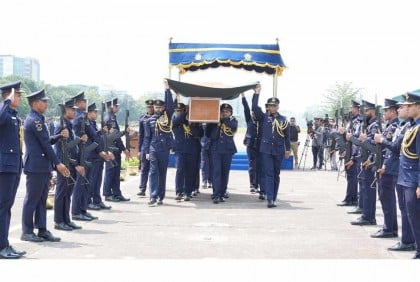 স্কোয়াড্রন লিডার মুহাম্মদ আসিম জাওয়াদের ফিউনারেল প্যারেড অনুষ্ঠিত