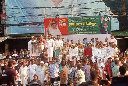 নয়াপল্টনে বিএনপির সমাবেশ চলছে 

