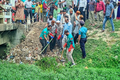 একদিনে শ্যামাসুন্দরী খাল পরিষ্কার কার্যক্রমের সফলতা নিয়ে ‘সংশয়’