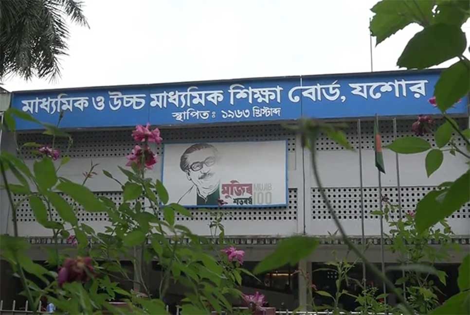 যশোর বোর্ডে পাশের হার ও জিপিএ-৫ এ এগিয়ে মেয়েরা
