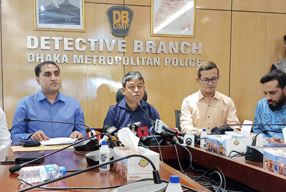 অন্তর্বাসে থাকতো ডিভাইস, ১০ মিনিটেই আসতো প্রশ্নের সমাধান 

