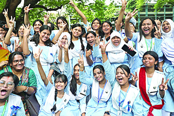 বেড়েছে পাস কমেছে জিপিএ-৫