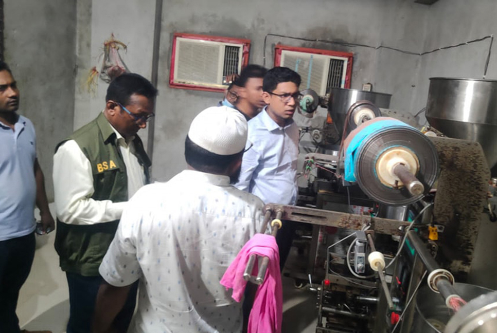 ফরিদপুরে নকল স্যালাইন তৈরি, কারখানা সিলগালা

