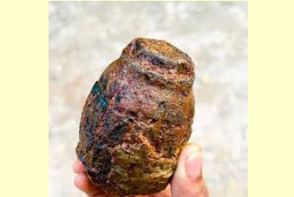 কবর খুড়তে গিয়ে মিললো গ্রেনেড সদৃশ বস্তু