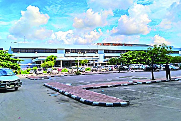 ছোট হয়ে আসছে শাহ আমানতের আকাশ