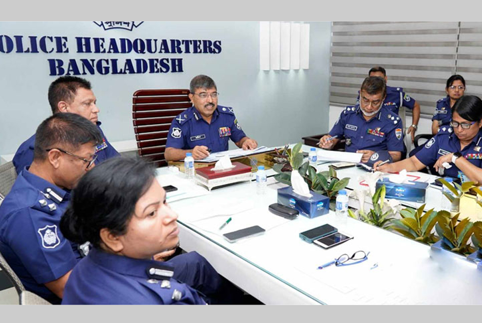 ‘নো হেলমেট, নো ফুয়েল’ বাস্তবায়নে পুলিশ কর্মকর্তাদের নির্দেশ

